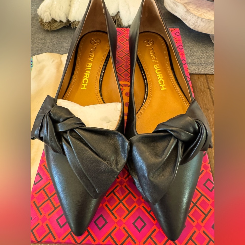 TORY BURCH- bow flat Napa leather